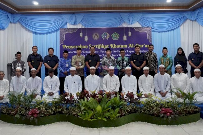 Lapas Banjarbaru Serahkan Sertifikat Khotmul Qur’an kepada 15 Warga Binaan
