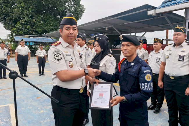 Apresiasi Kinerja Pegawai, Lapas Kotabaru Beri Penghargaan Pegawai Teladan