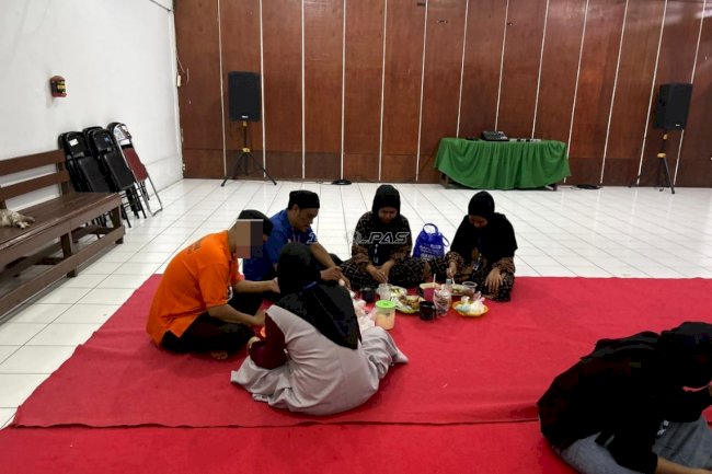 Hangatnya Ramadan di Balik Jeruji, Warga Binaan Rutan Rantau Buka Puasa bersama Keluarga