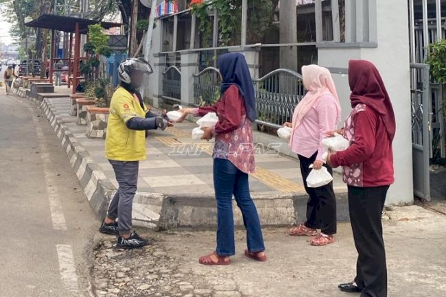 Lapas Perempuan Palembang Salurkan 86 Paket Bantuan kepada Masyarakat 