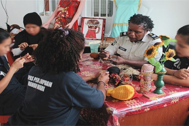 Lapas Perempuan Manokwari Bina Warga Binaan lewat Kegiatan Merajut