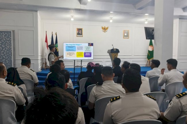 Wujudkan Pelayanan PRIMA, Petugas Lapas Kotabaru Dibekali Pelatihan Service Excellent 