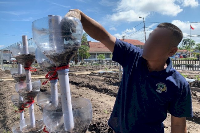 Di Balik Tembok Lapas Banjarmasin, Warga Binaan Sulap Galon Bekas Jadi Media Tanam Kangkung