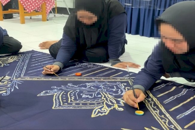 Pelatihan Sasirangan Prada di Lapas Perempuan Martapura Masuki Tahap Akhir Melukis 