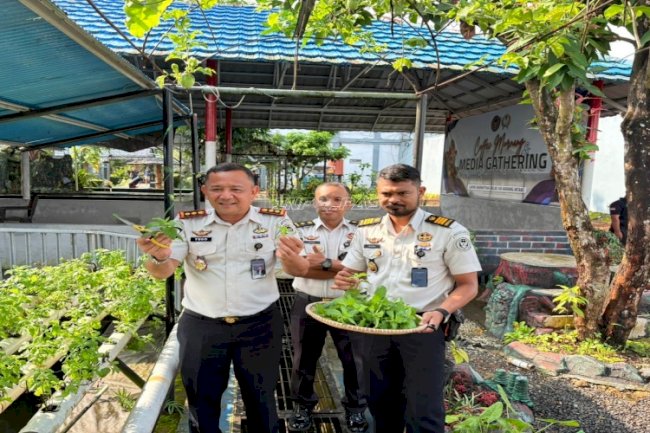 Panen Tiga Kg Daun Mint, Lapas Narkotika Karang Intan Tunjukkan Hasil Pembinaan Berdampak