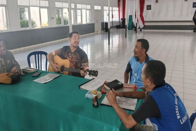Warga Binaan Lapas Tanjung Khidmat Jalani Pembinaan Rohani Kristen 