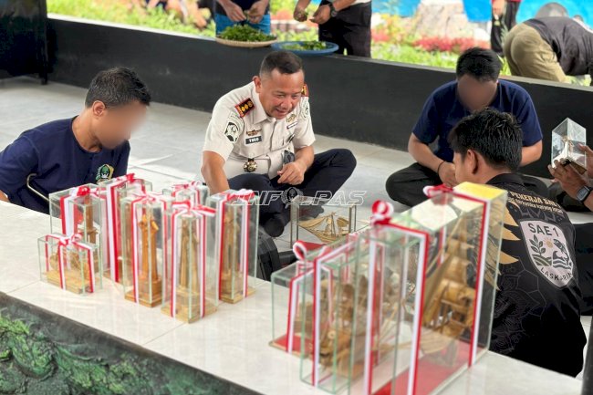 Warga Binaan Lapas Narkotika Karang Intan Asah Keterampilan lewat Produksi Miniatur Bernilai Jual
