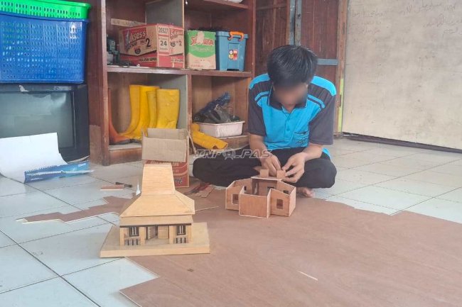 Rutan Marabahan Kembangkan Keterampilan Warga Binaan lewat Kerajinan Rumah Adat