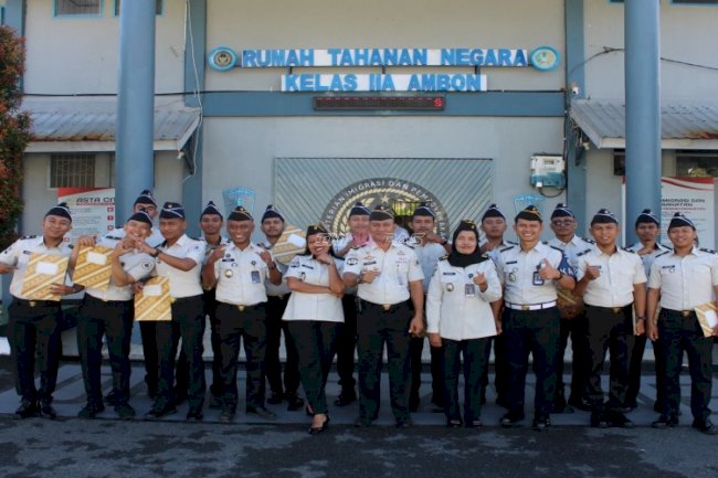 Penghargaan atas Kinerja dan Pengabdian, 13 Petugas Rutan Ambon Terima Kenaikan Pangkat