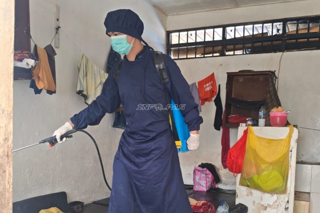 Gerak Cepat, Lapas Amuntai Gencar Semprot Disinfektan Cegah Wabah Cacar