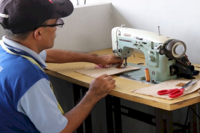 Kreativitas Warga Binaan Lapas Tanjung Lahirkan Tas D'Payau Bernilai Ekonomis 