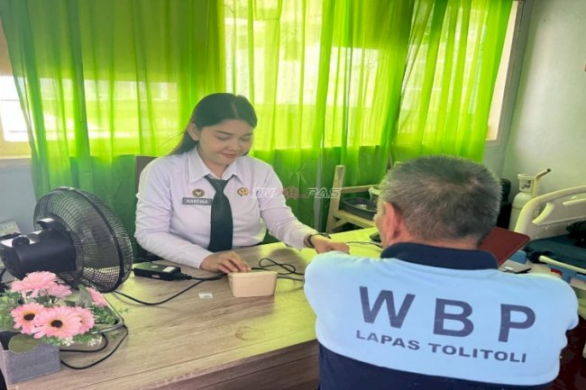Lapas Tolitoli Peduli Kesehatan Warga Binaan Lansia lewat Pemeriksaan serta Pembagian Vitamin dan Makanan Tambahan