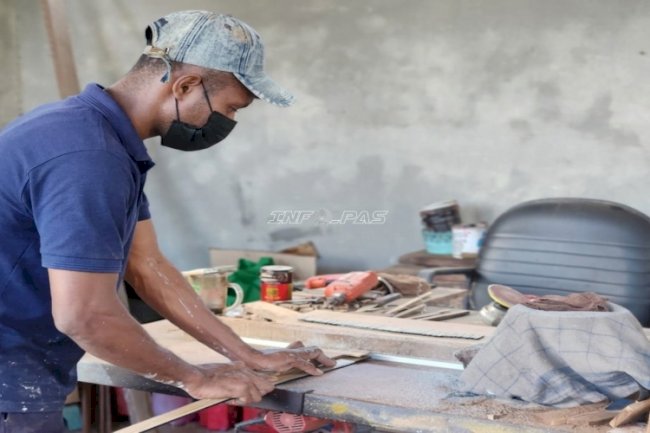 Lapas Tual Optimalkan Pembinaan Kemandirian melalui Produksi Ikat Pinggang Kayu Eboni