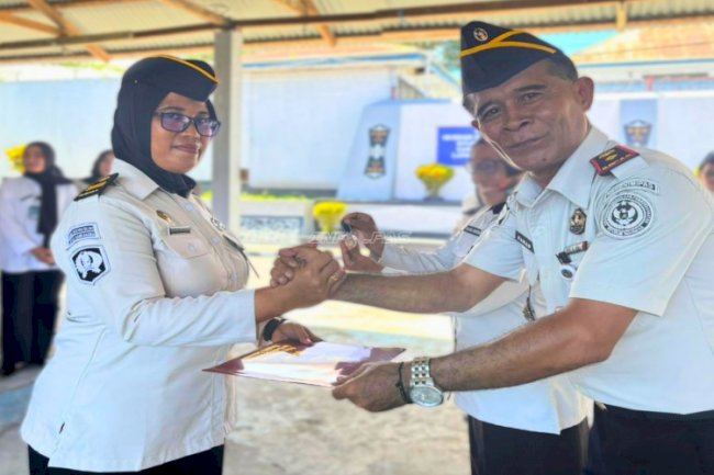 Dua Dekade Pengabdian, Petugas Lapas Bandanaira Raih Penghargaan Satyalancana Karya Satya XX