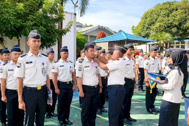 Lapas Tanjung Laksanakan Kenaikan Pangkat 24 Petugas sebagai Bentuk Penghargaan Kinerja