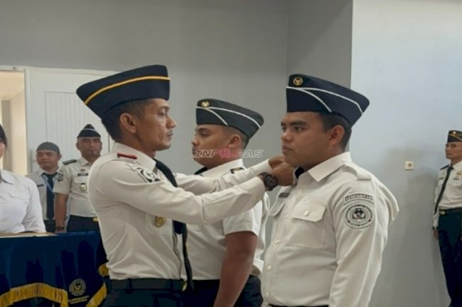 Bapas Tanjungpandan Sematkan Kenaikan Pangkat dan Anugerahkan Penghargaan Petugas Teladan 