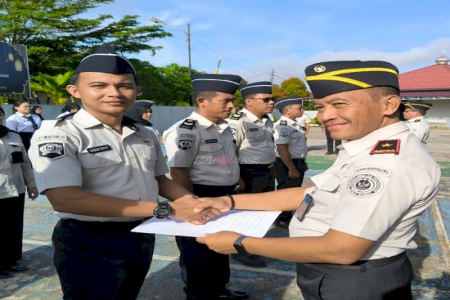 Penyematan Kenaikan Pangkat Petugas, Plt. Kakanwil Ditjenpas Kep. Babel Tekankan Peningkatan Kompetensi dan Disiplin Petugas