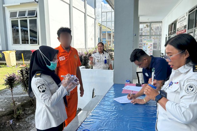 Berantas Penyalahgunaan Narkoba, Lapas Luwuk Gelar Tes Urine Massal