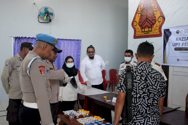 Pastikan Zero Narkoba, 110 Pegawai dan Warga Binaan Lapas Piru Jalani Pemeriksaan Urine