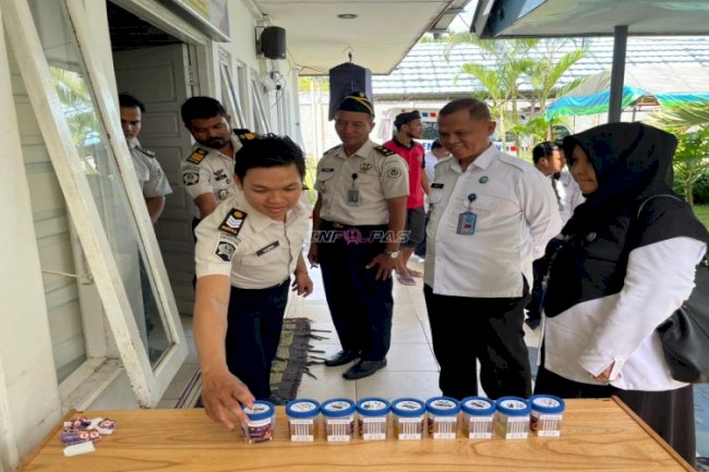 Wujudkan Pemasyarakatan Bersih, Lapas Narkotika Karang Intan Tes Urine Petugas dan Warga Binaan