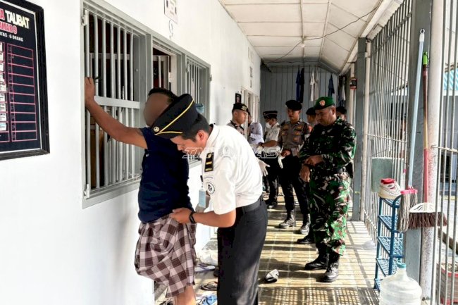 Sinergi TNI-Polri, Rutan Majene Razia Blok Hunian Sambut HBP Ke-62