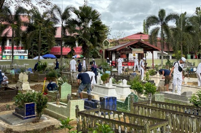 Rutan Tanjung Gelar Aksi Bersih Fasilitas Umum di Musala dan TPU bersama Warga Binaan