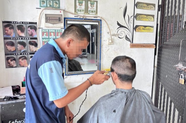 Tingkatkan Kemandirian, Lapas Batulicin Latih Warga Binaan Keterampilan Pangkas Rambut.  