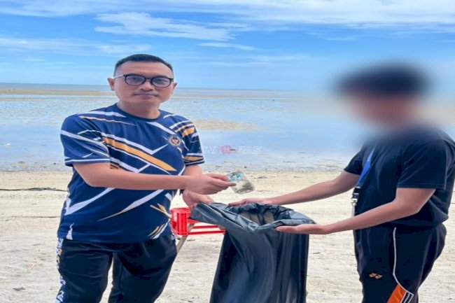 Ajak Klien Pemasyarakatan, Bapas Tanjungpandan Gelar Aksi Bersih Pantai Tanjungpendam