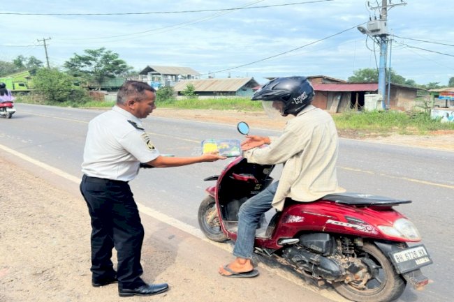 Bapas Jambi Gelar Aksi Sosial, Bagikan Nasi Kotak untuk Masyarakat