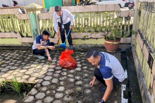 Semarak HBP Ke-62, Lapas Kotabaru Bersihkan Masjid At-Taubah 