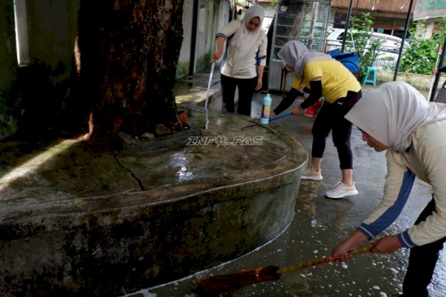 Sambut HBP Ke-62, Lapas Perempuan Palembang Bersihkan Masjid Istiqomah