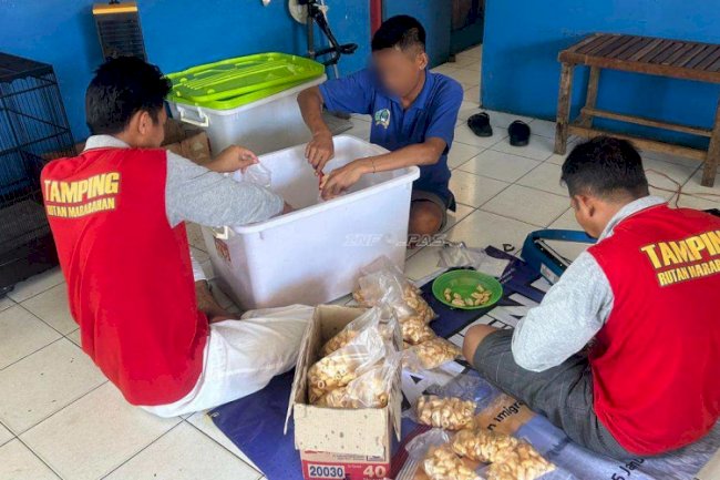 Bekali Keterampilan Usaha, Warga Binaan Rutan Marabahan Produksi Makaroni Goreng