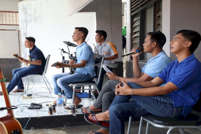 Rawana Band Hangatkan Suasana Layanan Besukan di Rutan Pelaihari