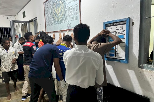 Lapas Atambua Gandeng TNI-Polri Geledah Kamar Hunian Warga Binaan