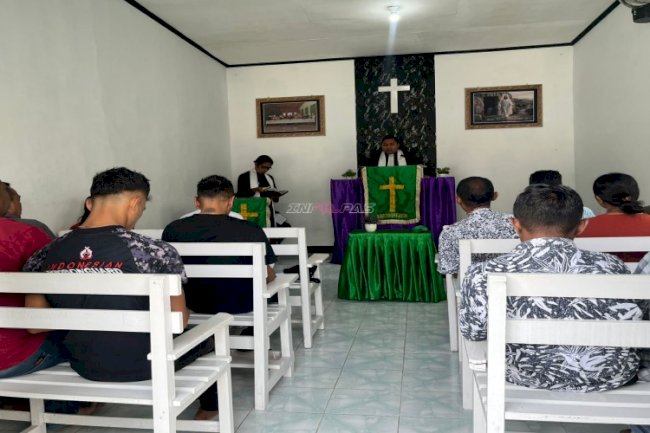 Sentuhan Rohani di Balik Jeruji, Warga Binaan Lapas Wahai Jalani Ibadah Minggu