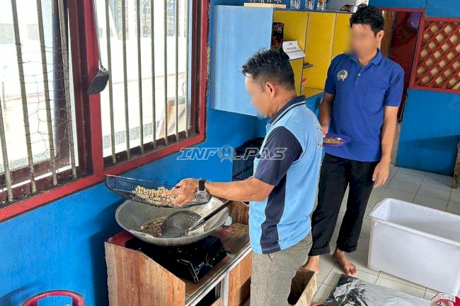 Warga Binaan Rutan Marabahan Belajar Produksi Makaroni Goreng Bernilai Jual