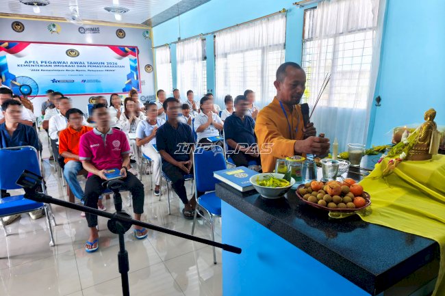 Lapas Amuntai Hadirkan Pendeta, Warga Binaan Buddha Khusyuk Beribadah bersama Keluarga