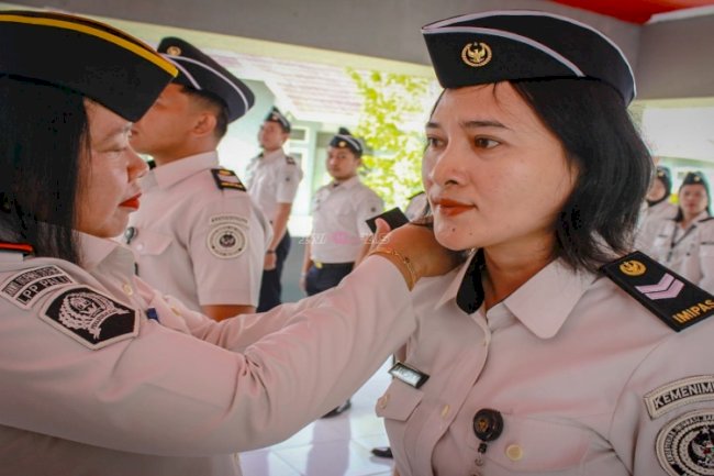 Penyematan Kenaikan Pangkat, Lapas Perempuan Palu Dorong Profesionalisme Petugas