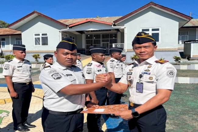 Penyematan Kenaikan Pangkat Petugas, Karutan SoE Tegaskan Peningkatan Kinerja dan Integritas