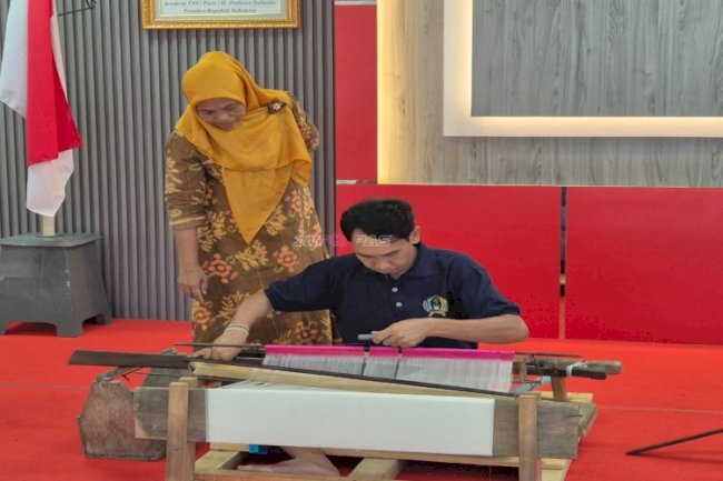 Rutan Donggala Wujudkan UMKM Pemasyarakatan melalui Keterampilan Tenun