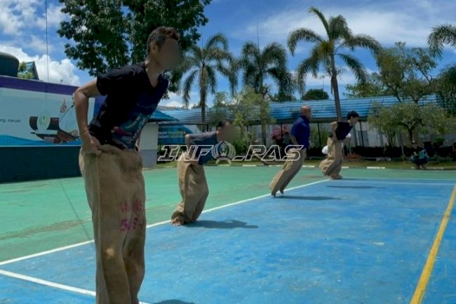 Keseruan Lomba Balap Karung Warga Binaan Lapas Narkotika Karang Intan Penuh Tawa dan Kebersamaan