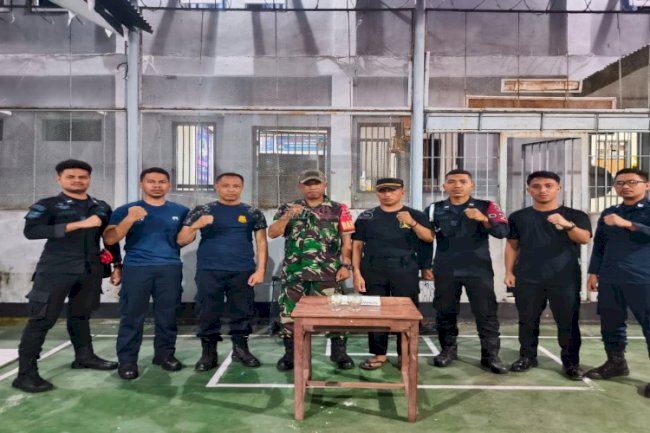 ‎Petugas Gabungan Lapas Wahai dan Koramil Wahai Sisir Setiap Sudut Kamar Warga Binaan