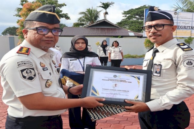 LPKA Ambon Sematkan Kenaikan Pangkat 27 Petugas, Satu Petugas Raih Predikat Teladan