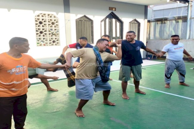 Semarak HBP Ke-62 di Lapas Wahai, Tawa dan Kekompakan Warnai Lomba Estafet Sarung