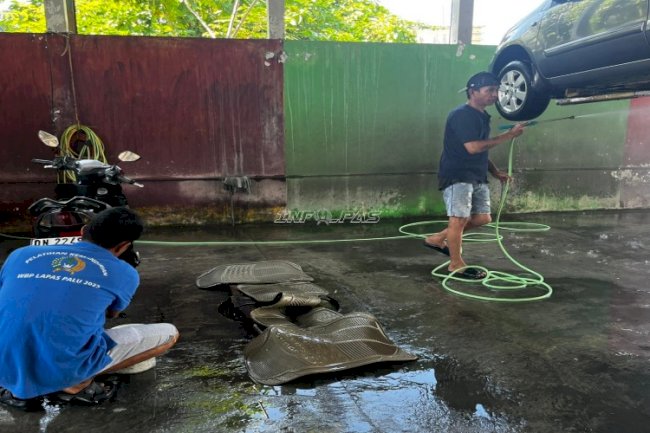Lapas Palu Bekali Warga Binaan dengan Keahlian Praktis lewat Program Cuci Mobil dan Motor