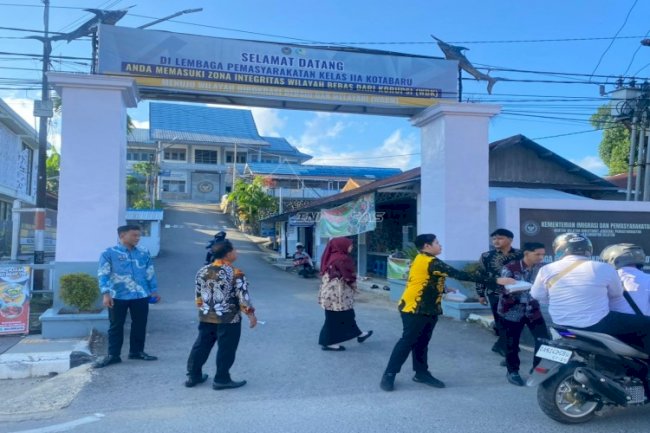 Jumat Berkat Penuh Kepedulian, Lapas Kotabaru Berbagi Makanan untuk Masyarakat