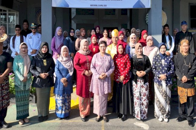 Semarak Hari Kartini, Petugas Lapas Perempuan Martapura Kenakan Pakaian Adat untuk Lestarikan Budaya Bangsa