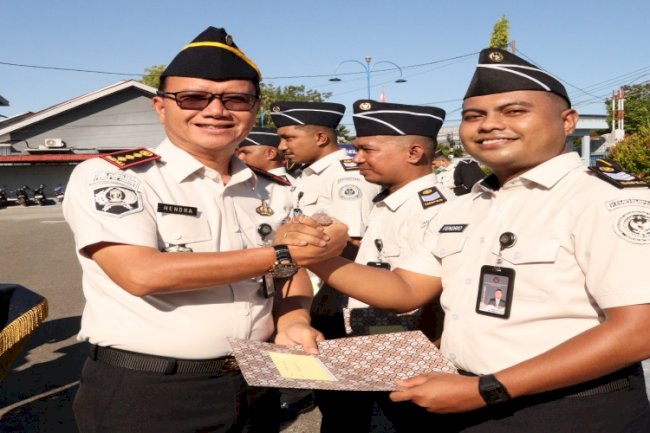 Sebanyak 25 Petugas Lapas Ambon Terima Kenaikan Pangkat