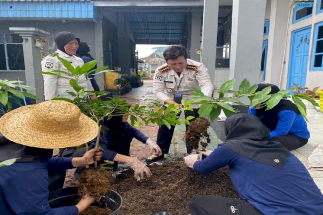 Dorong Kemandirian Warga Binaan, Lapas Perempuan Martapura Bekali Teknik Menanam Bibit Buah