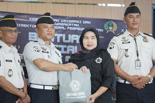 Aksi Nyata Kepedulian, LPKA Martapura Salurkan Bantuan Sembako untuk Warga Sekitar